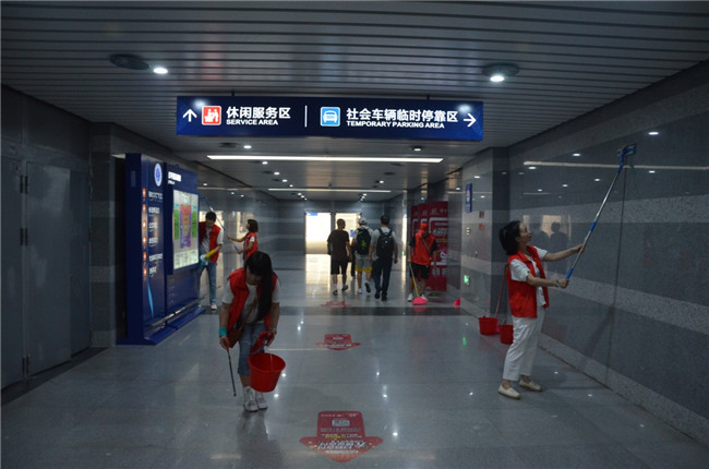 城投集團開展“創衛迎暗訪、全城大掃除”主題志(zhì)願活動