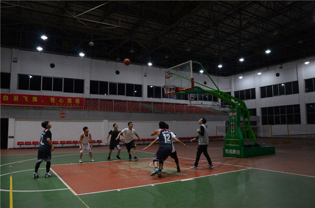 紀念“五四”運動100周年——城投集團、昌南新(xīn)區(qū)開展籃球友誼賽