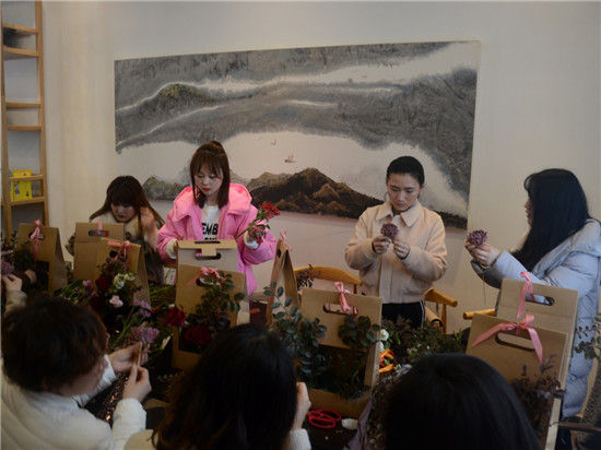 城投集團開展“三八” 婦女節插花(huā)活動