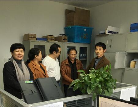 帶病上崗真敬業 職工(gōng)冷暖記心間