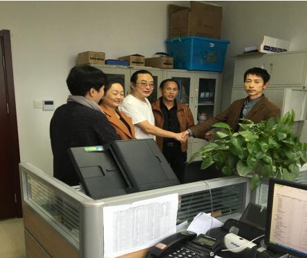 帶病上崗真敬業 職工(gōng)冷暖記心間