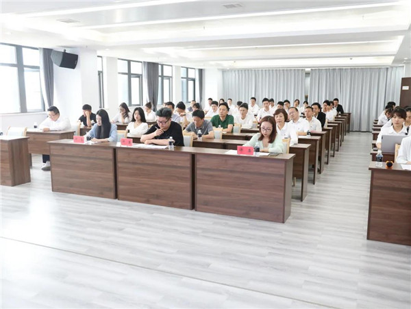 城投集團舉辦(bàn)“展現青年風采，奉獻青春力量”主題演講比賽