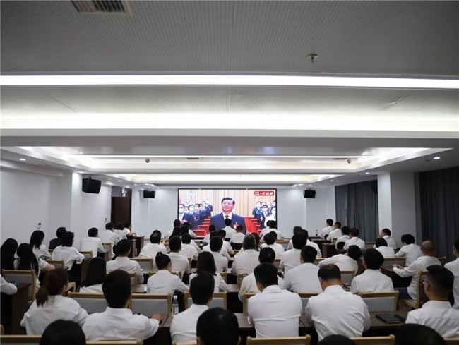 【喜迎黨的二十大】景德(dé)鎮市城投集團組織集中(zhōng)收聽收看中(zhōng)國(guó)共産(chǎn)黨第二十次全國(guó)代表大會開幕會盛況