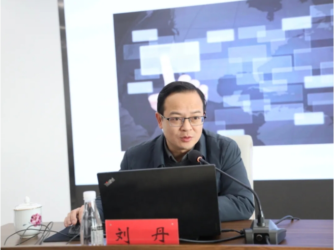 市城投集團召開新(xīn)聞宣傳與信息報送工(gōng)作(zuò)培訓會